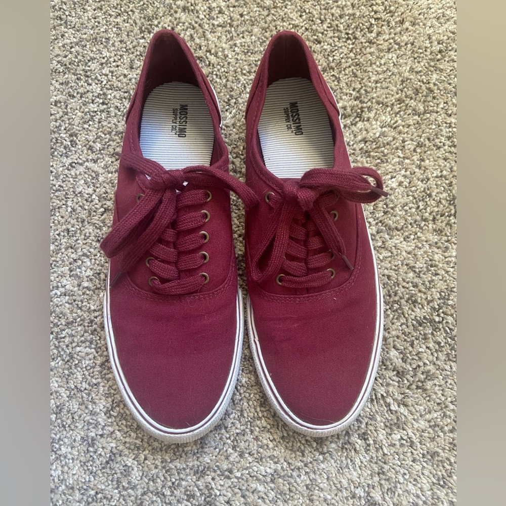 Maroon shoe- gently worn